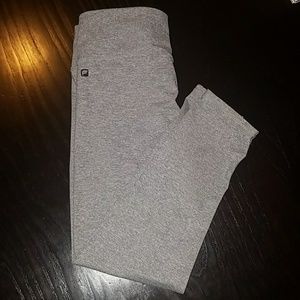 Fabletics yoga workoit crops.